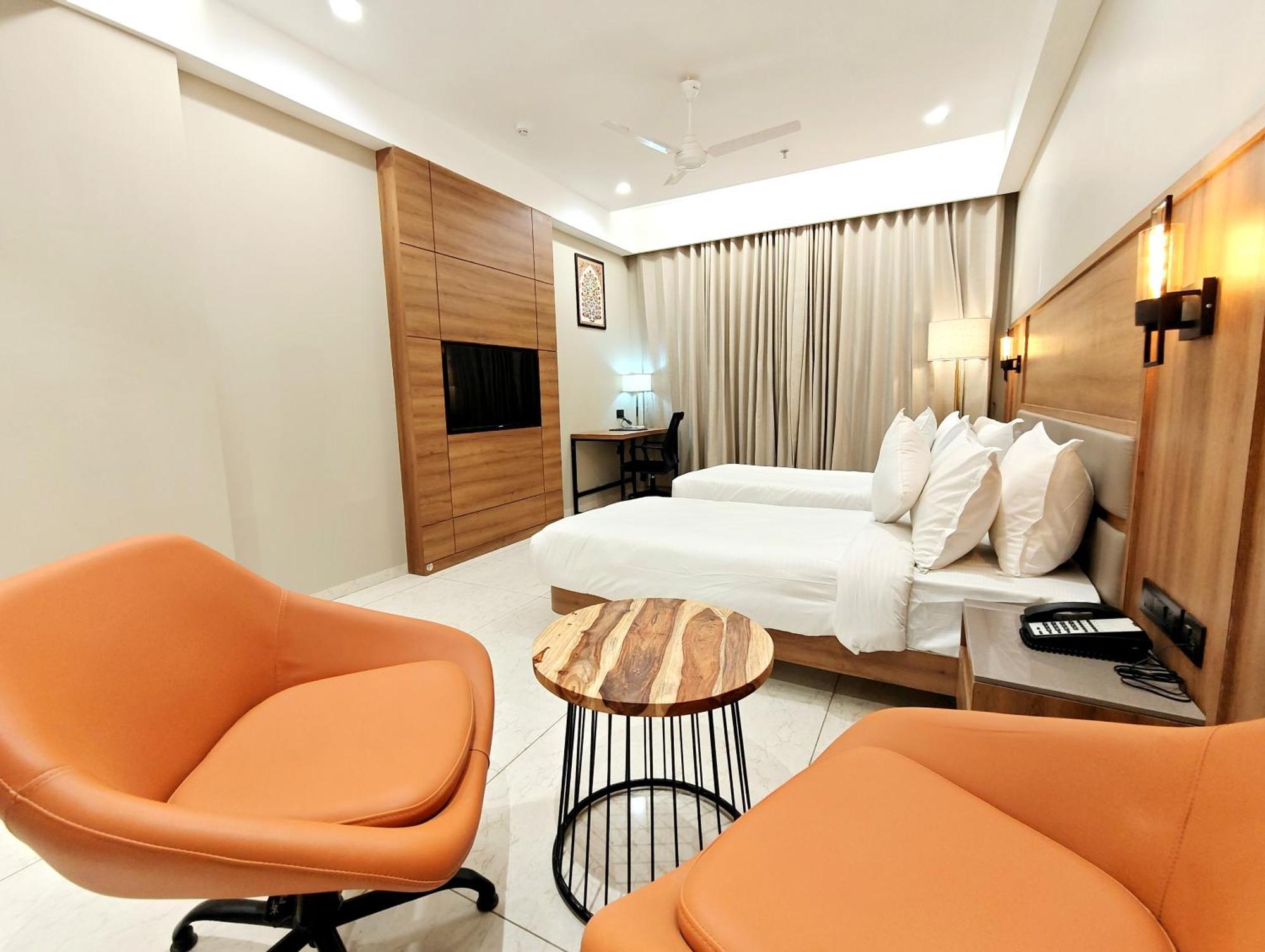 Jāmnagar The Sky Imperial Hotel Kailash מראה חיצוני תמונה