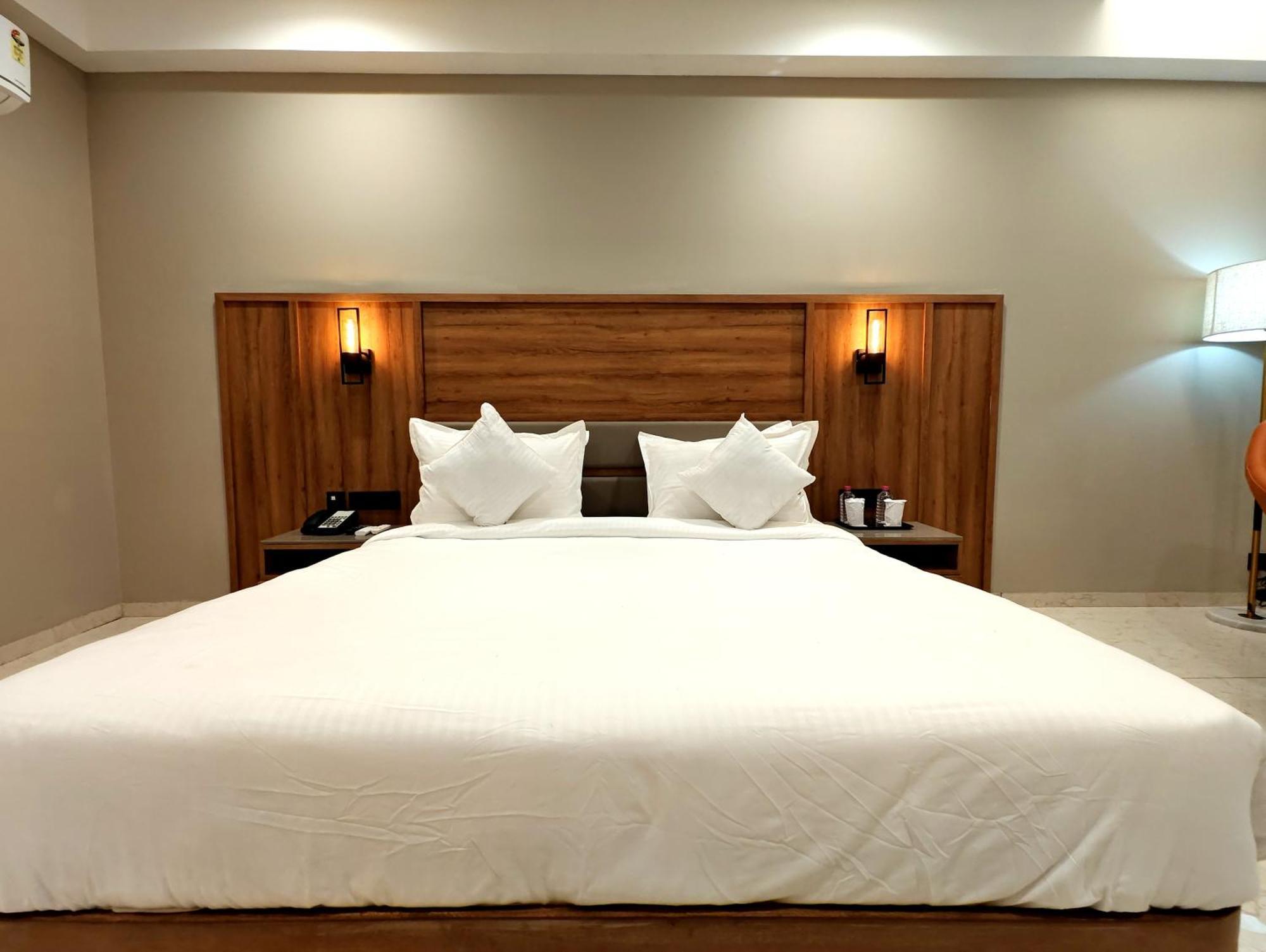 Jāmnagar The Sky Imperial Hotel Kailash מראה חיצוני תמונה
