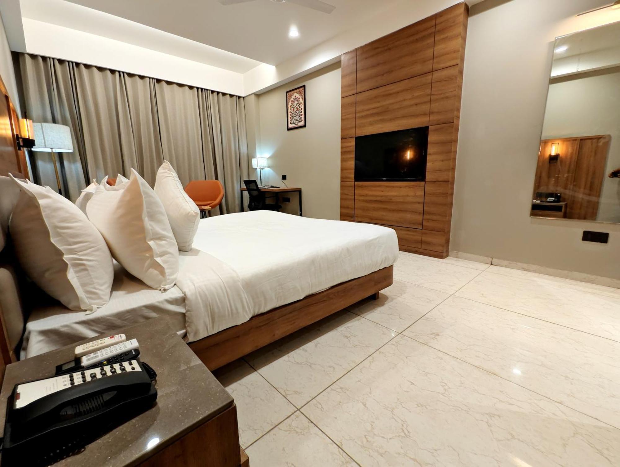 Jāmnagar The Sky Imperial Hotel Kailash מראה חיצוני תמונה