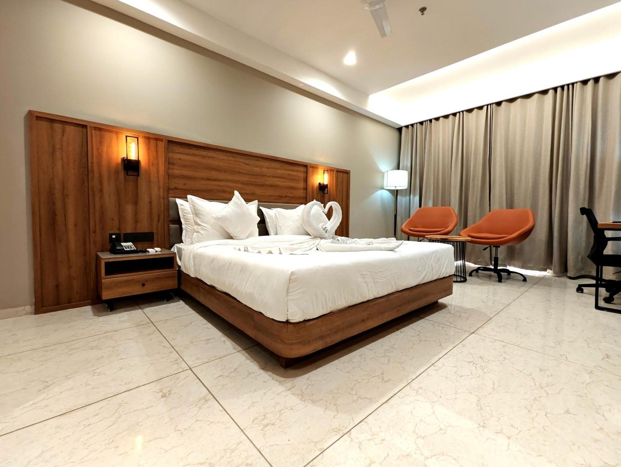 Jāmnagar The Sky Imperial Hotel Kailash מראה חיצוני תמונה