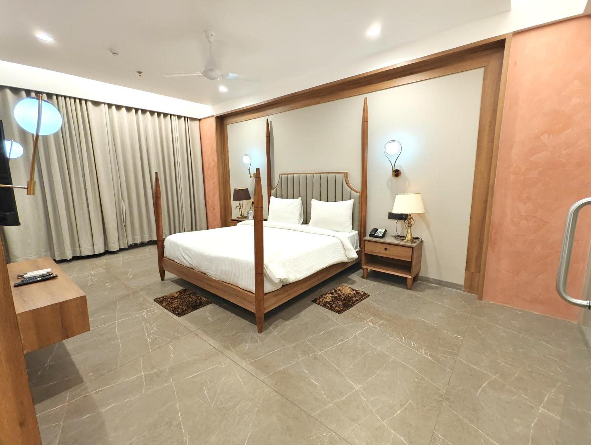 Jāmnagar The Sky Imperial Hotel Kailash מראה חיצוני תמונה