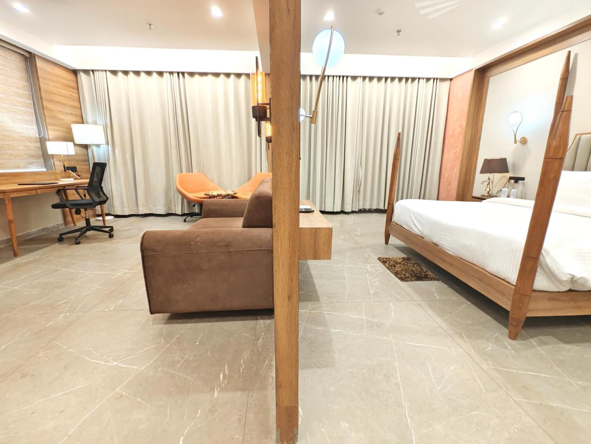 Jāmnagar The Sky Imperial Hotel Kailash מראה חיצוני תמונה