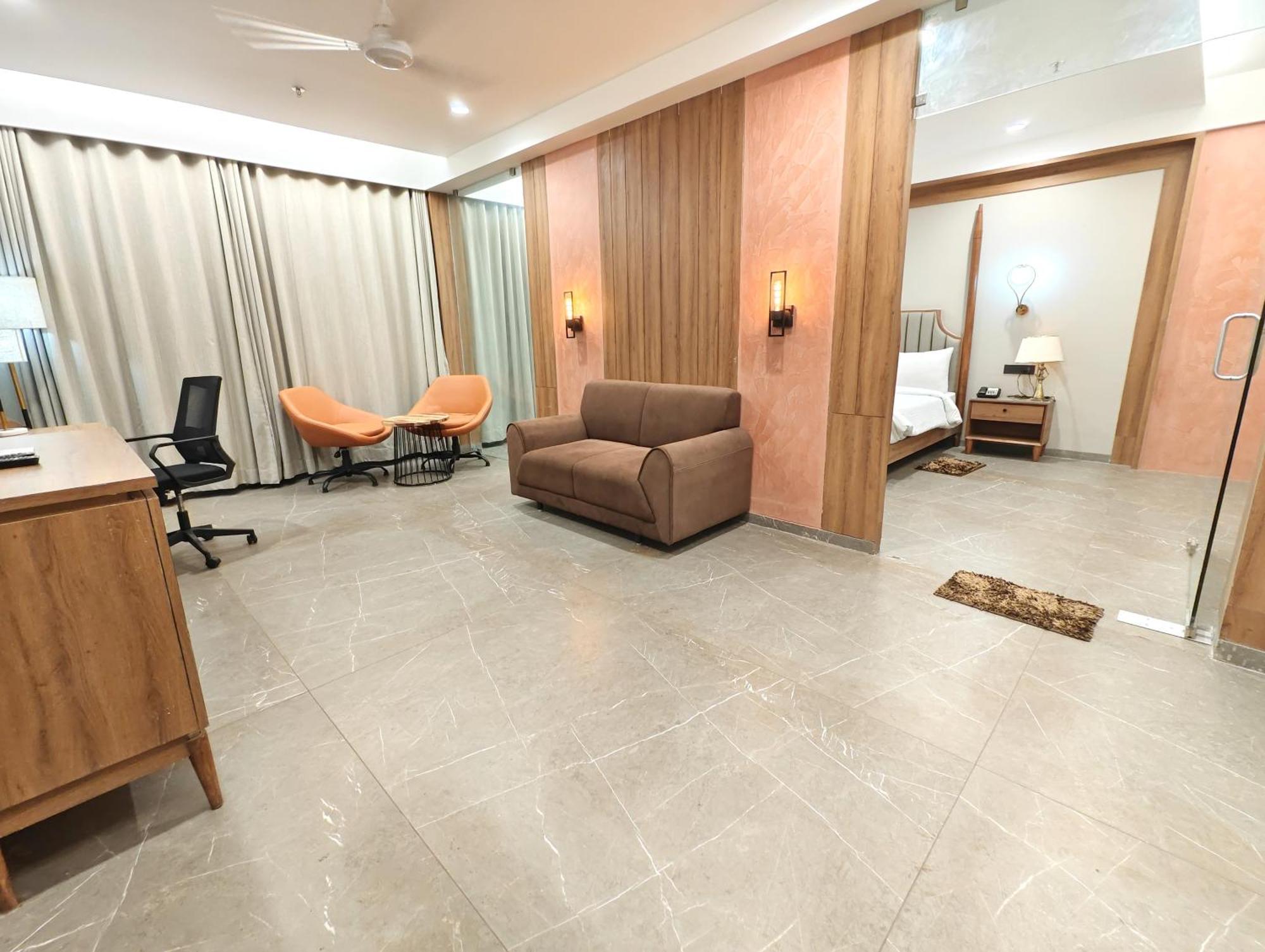 Jāmnagar The Sky Imperial Hotel Kailash מראה חיצוני תמונה
