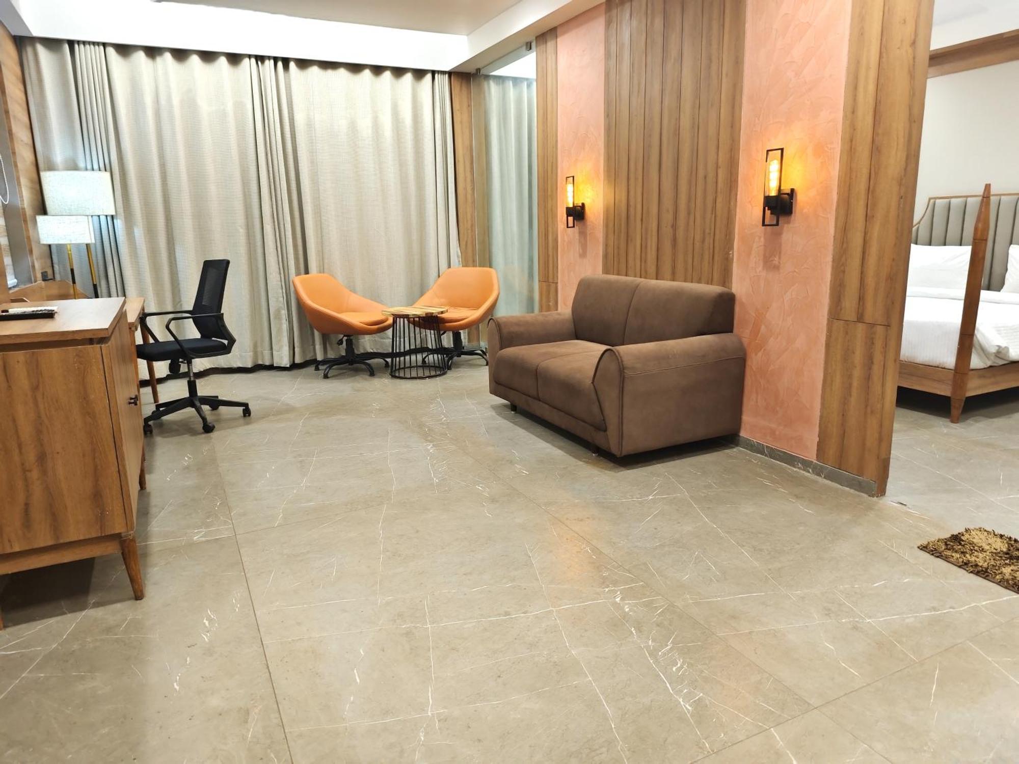 Jāmnagar The Sky Imperial Hotel Kailash מראה חיצוני תמונה