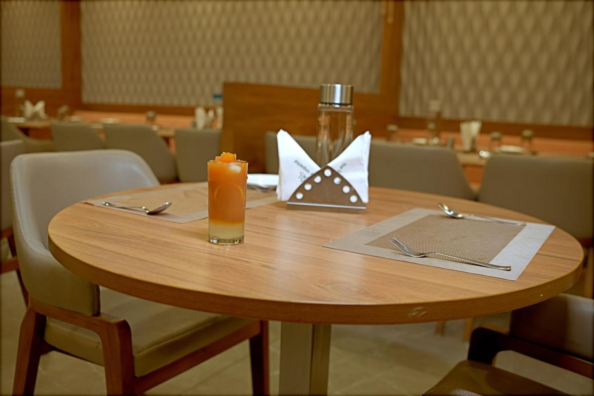 Jāmnagar The Sky Imperial Hotel Kailash מראה חיצוני תמונה