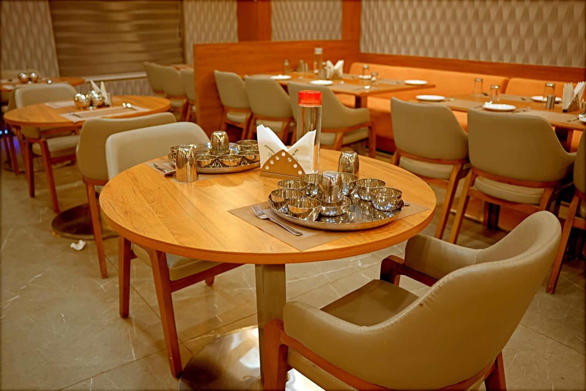 Jāmnagar The Sky Imperial Hotel Kailash מראה חיצוני תמונה