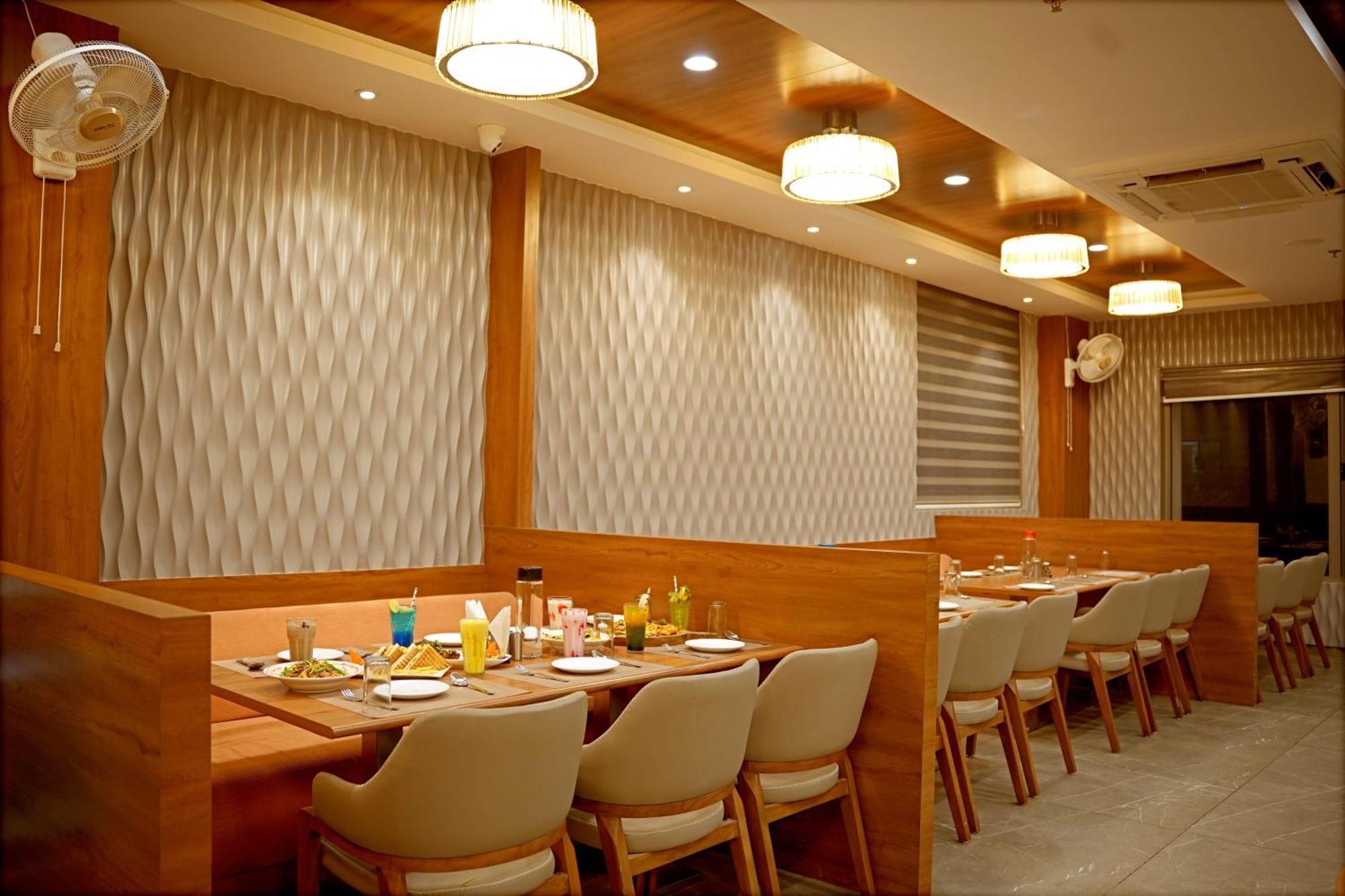Jāmnagar The Sky Imperial Hotel Kailash מראה חיצוני תמונה